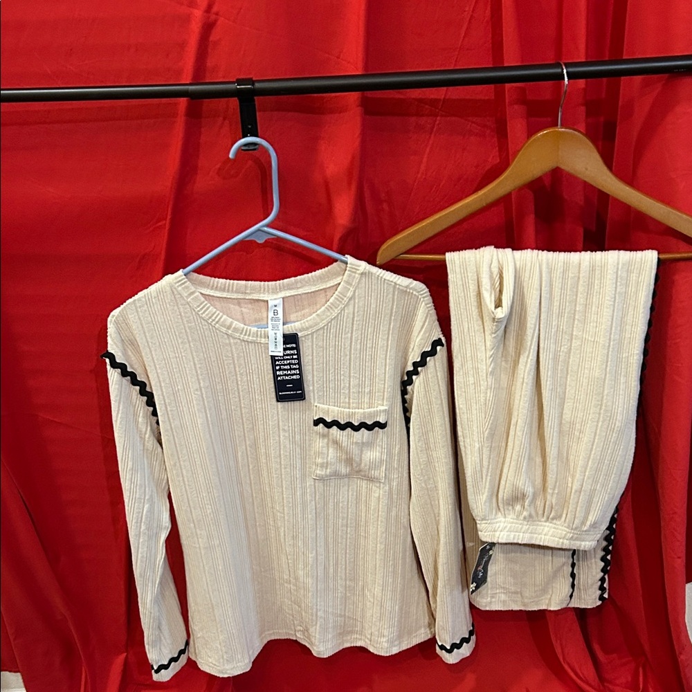 NWT* BLOOMING JELLY 2-piece Cream and Black Ribbed Loungewear Set